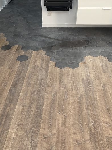 Carrelage dans salle de bains